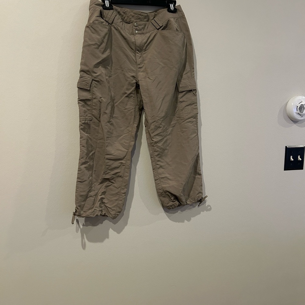 The North Face Women’s Khaki Cargo Hiking Pants Size 14 Lightweight Outdoor